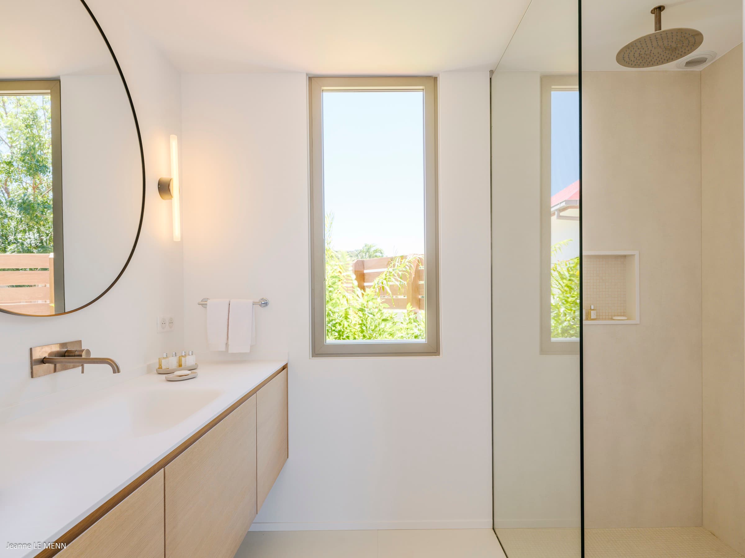 Second bedroom ensuite bathroom