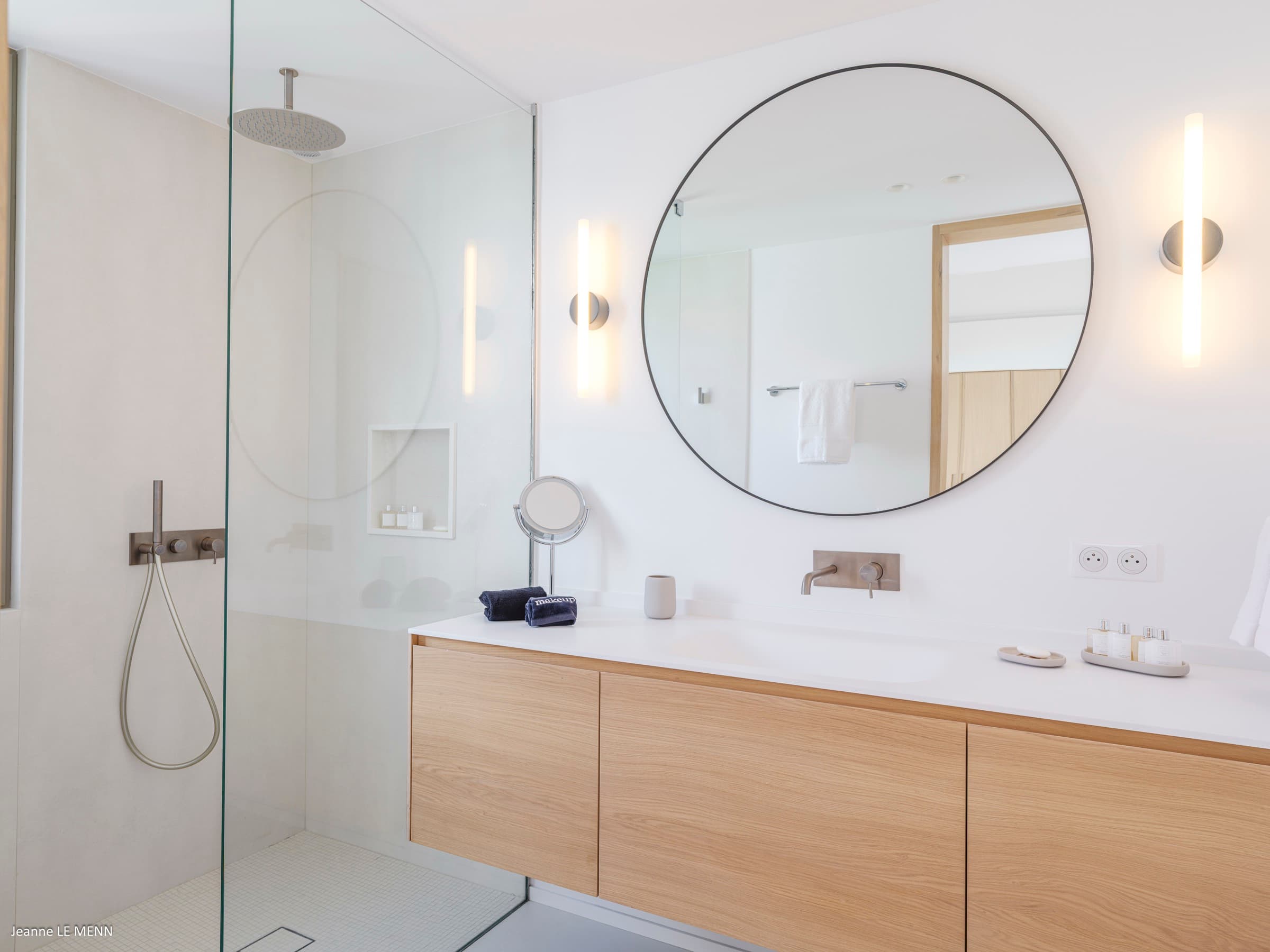 Third bedroom ensuite bathroom