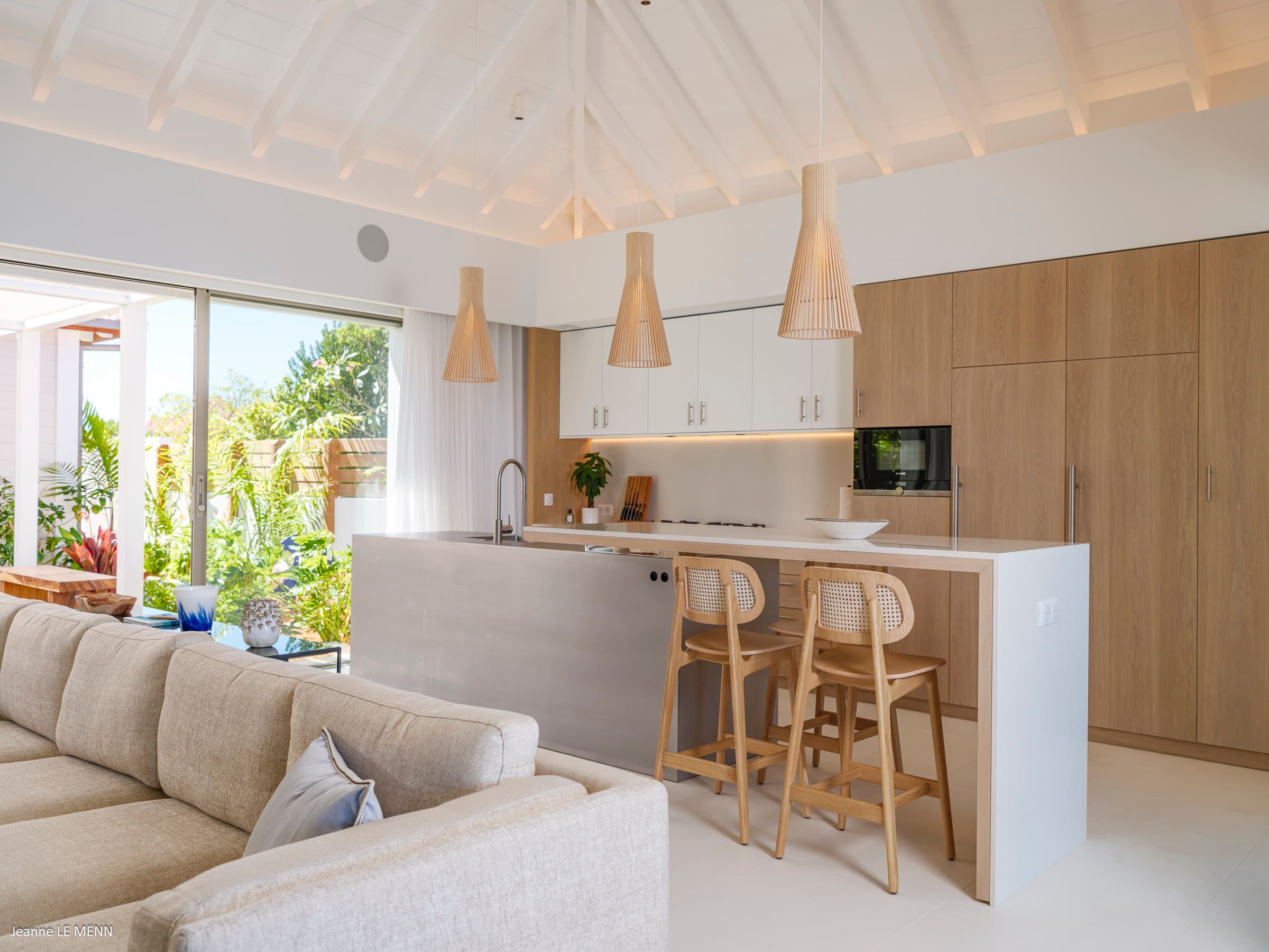 Kitchen breakfast bar with seating