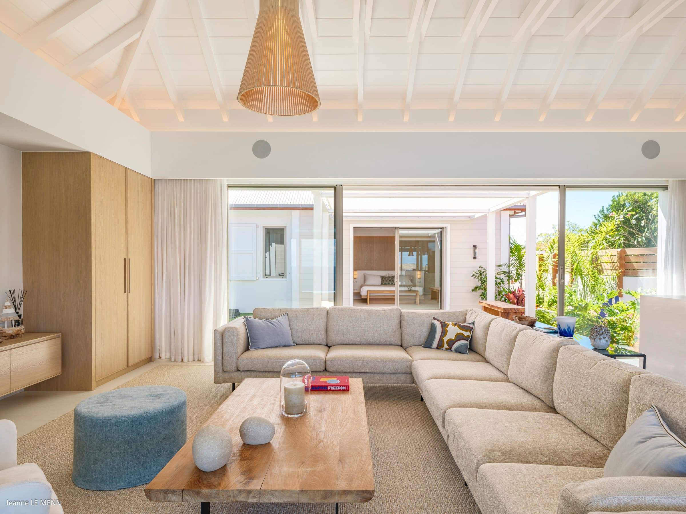 Open living area flowing onto the terrace