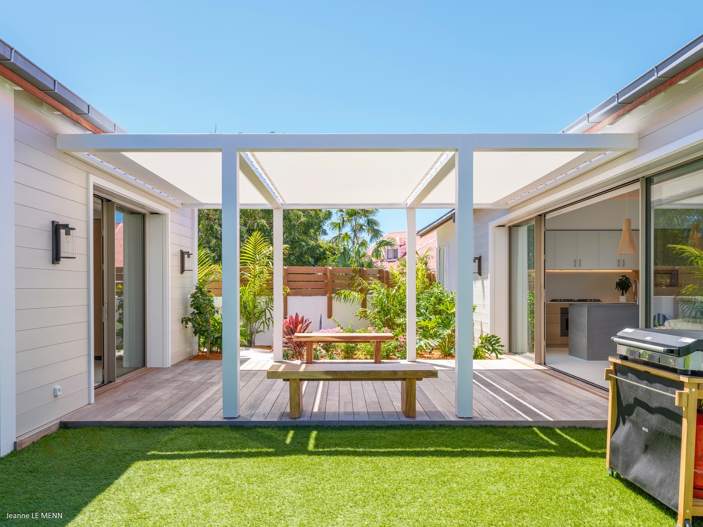 Passarelle walkway from another perspective